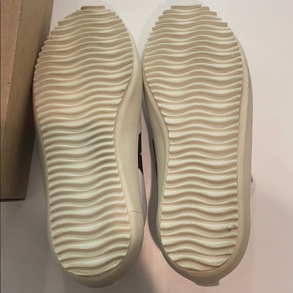 SOLD- Veja Nova canvas sneakers - Picture 7 of 7